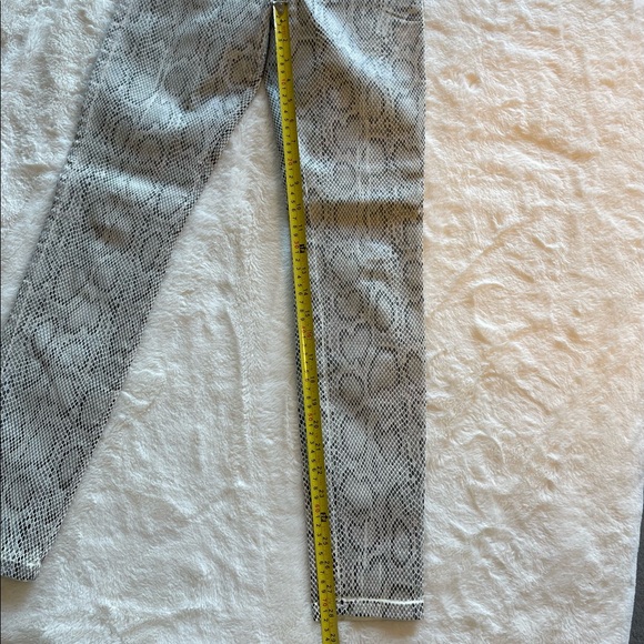 Guess waxy snakeskin denim. Size 24, fits like a 24-25. Stretchy never worn - Picture 8 of 9